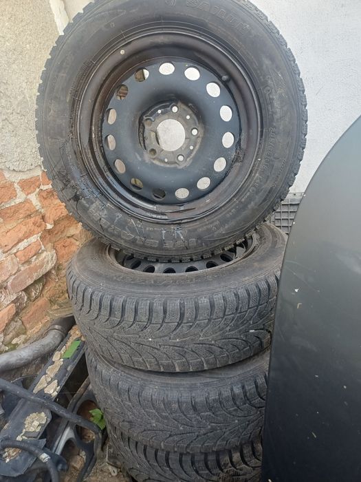 Jante cu cauciucuri iarna bmw 205 65 R15