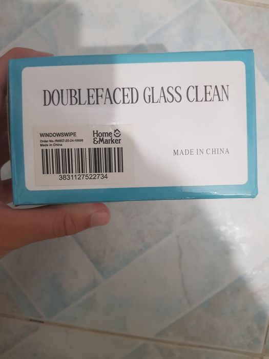 Ștergător pentru geamuri