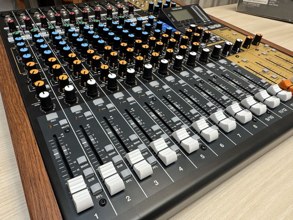 Vand mixer audio interfata TASCAM model 16