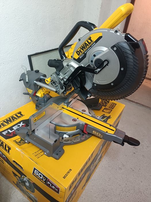 Fierastrau stationar DeWalt 305mm