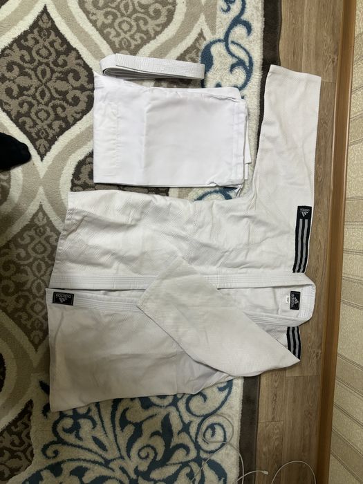 Кимано для дзюдо новый Adidass 50 размер