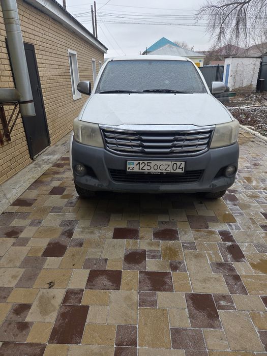 Тойота Хайлюкс 2014год