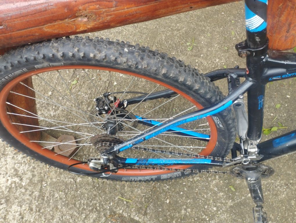 Vând bicicleta Mtb...roti de 29.