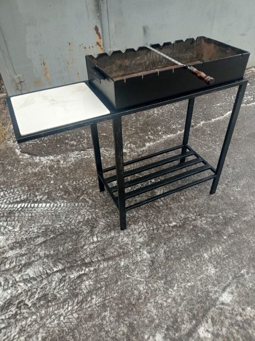 Мангал новый, практичный.