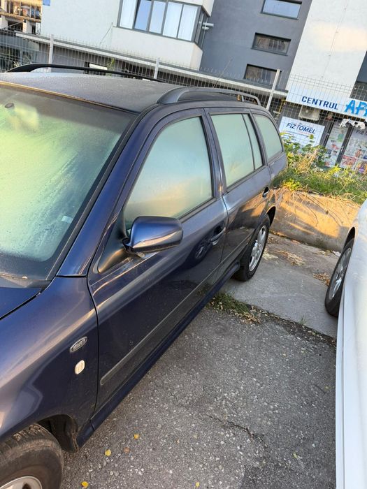 Skoda Octavia break An 2002
Motor 1.6 mpi
214 000 km reali
Masina este