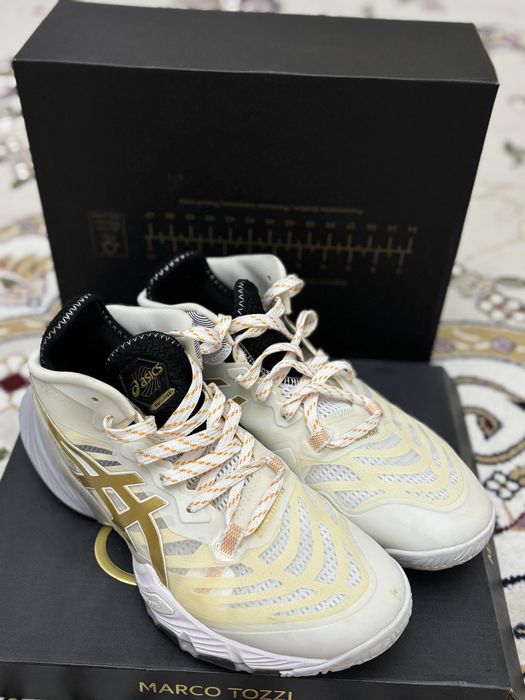 Продам волейбольные кроссовки Asics оригинал (Made in Vietnam)