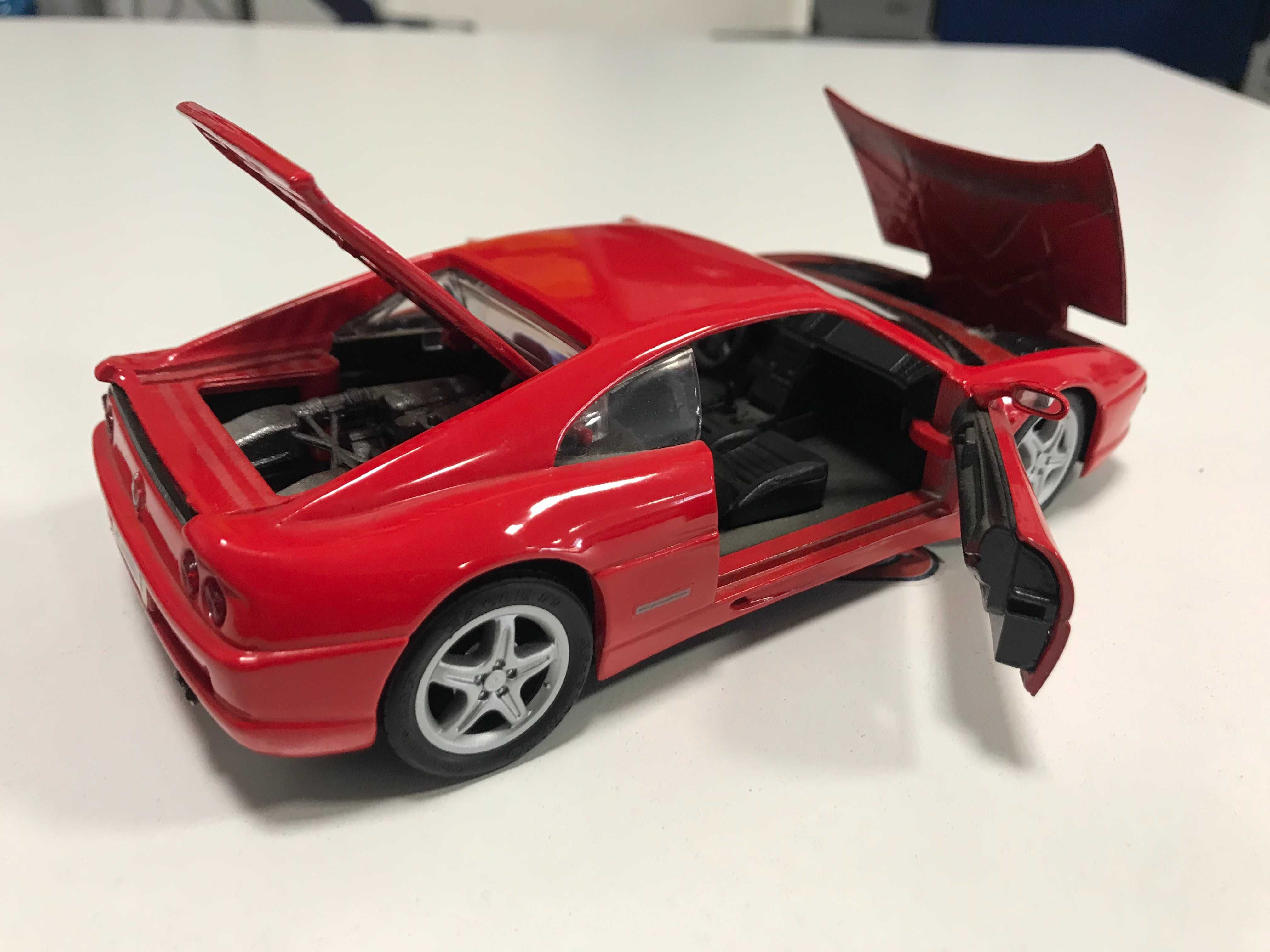 Метални колекционерски колички DODGE VIPER & FERRARI F355 1:24