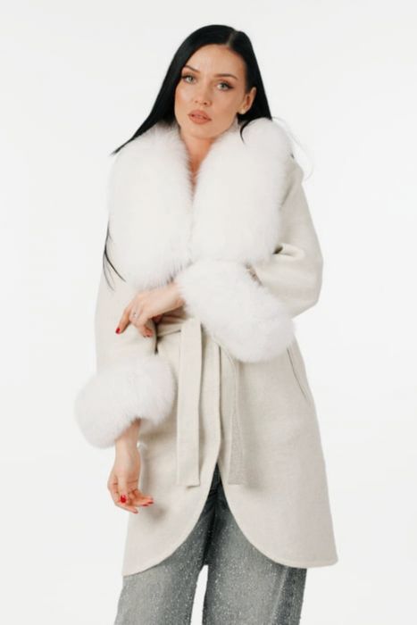 Палто с естествен косъм от сребърна лисица