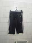 Pantaloni scurți marca Adidas mărime xl culoare neagra