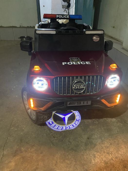 Продам электрическую машинку на пульте