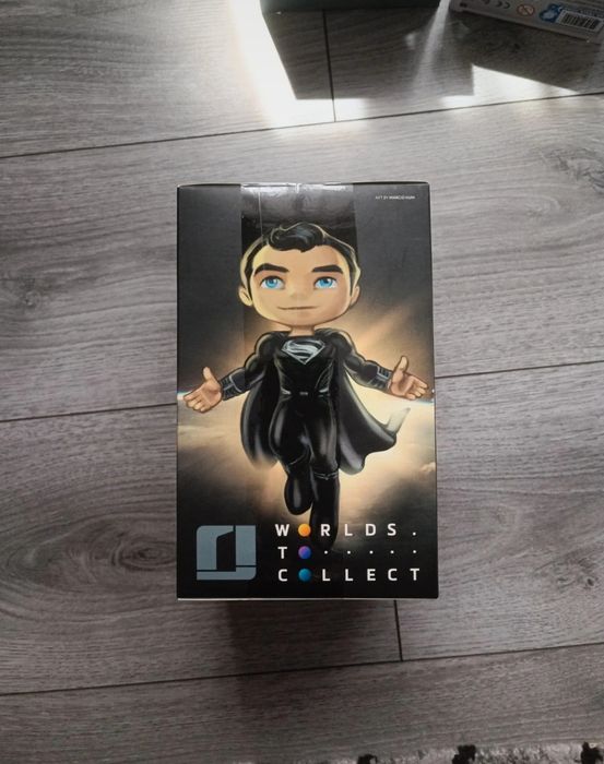 Figurina Superman Black Suit