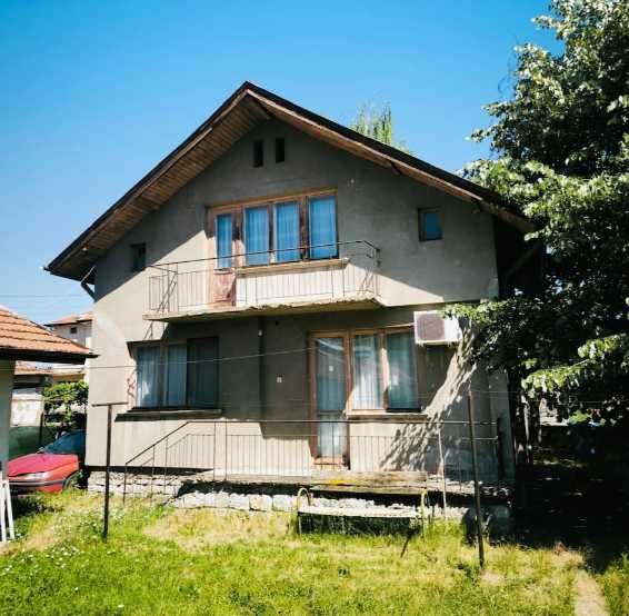 Къща в Костинброд