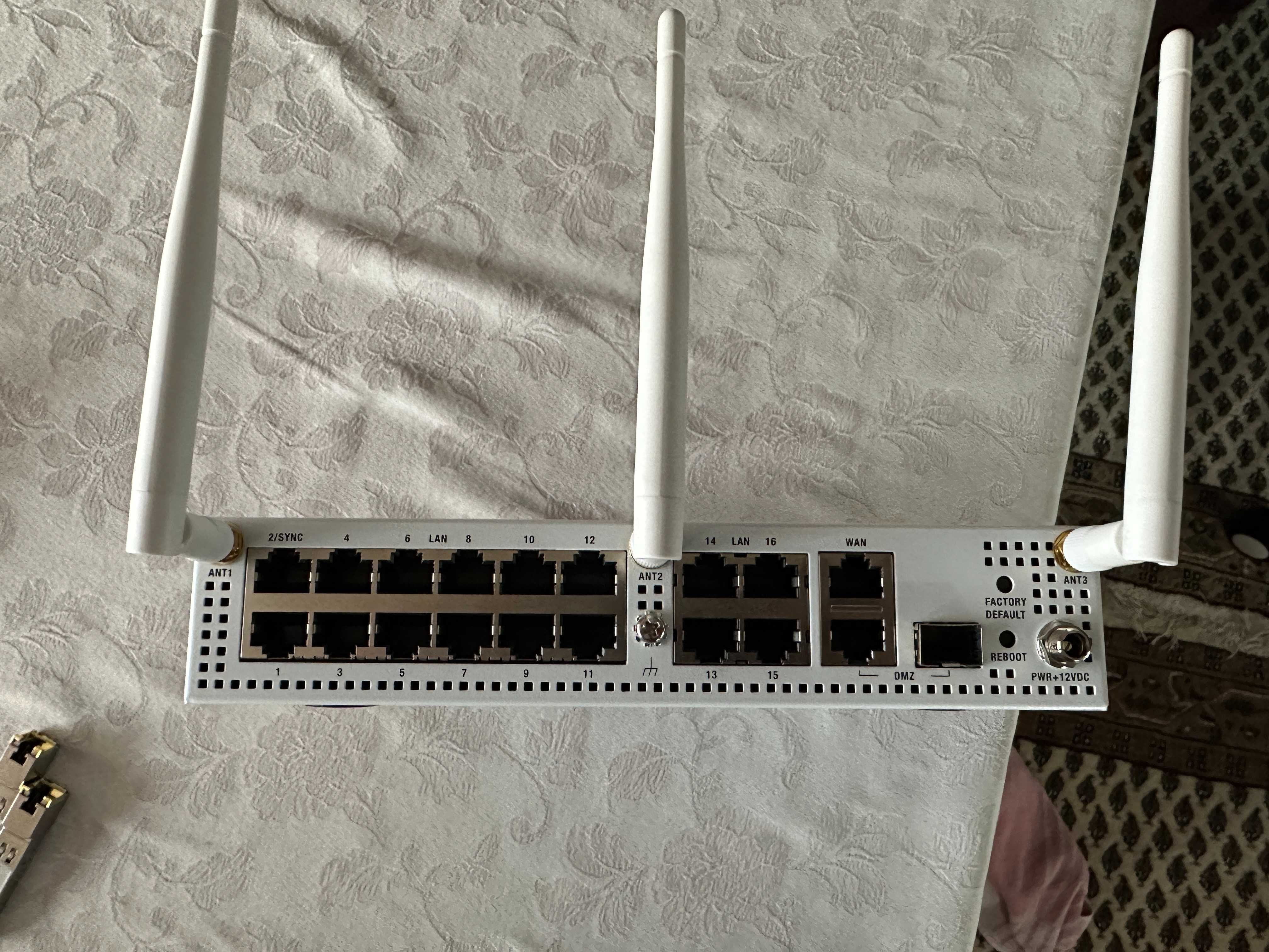 Продавам Firewall Checkpoint 770 Dual Band WiFi and PoE