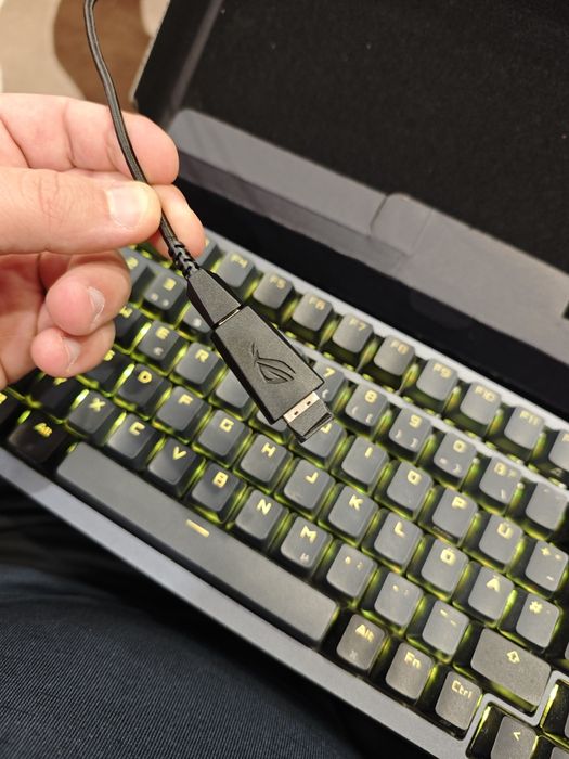 Геймърски клавиатури Asus ROG Azoth Keychron Endorfy Royal Kludge