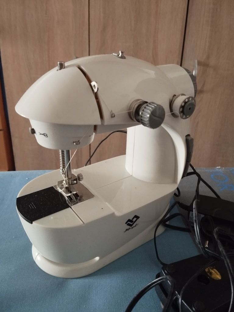 Mașina de cusut electrica