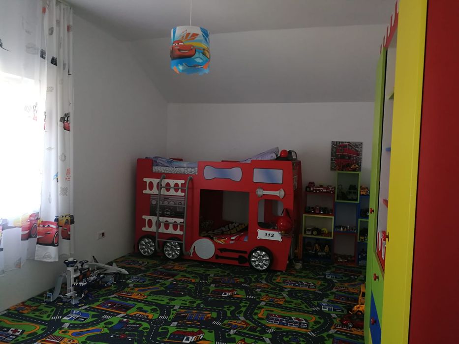 Set camera copil inspirat de lightining McQueen:Dulap,covor,perdele