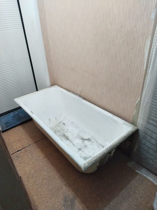 Отдам бесплатно чугунную ванну