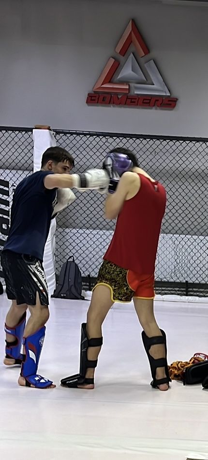 Antrenamente de KICK BOX, BOX si MMA cu antrenor personal