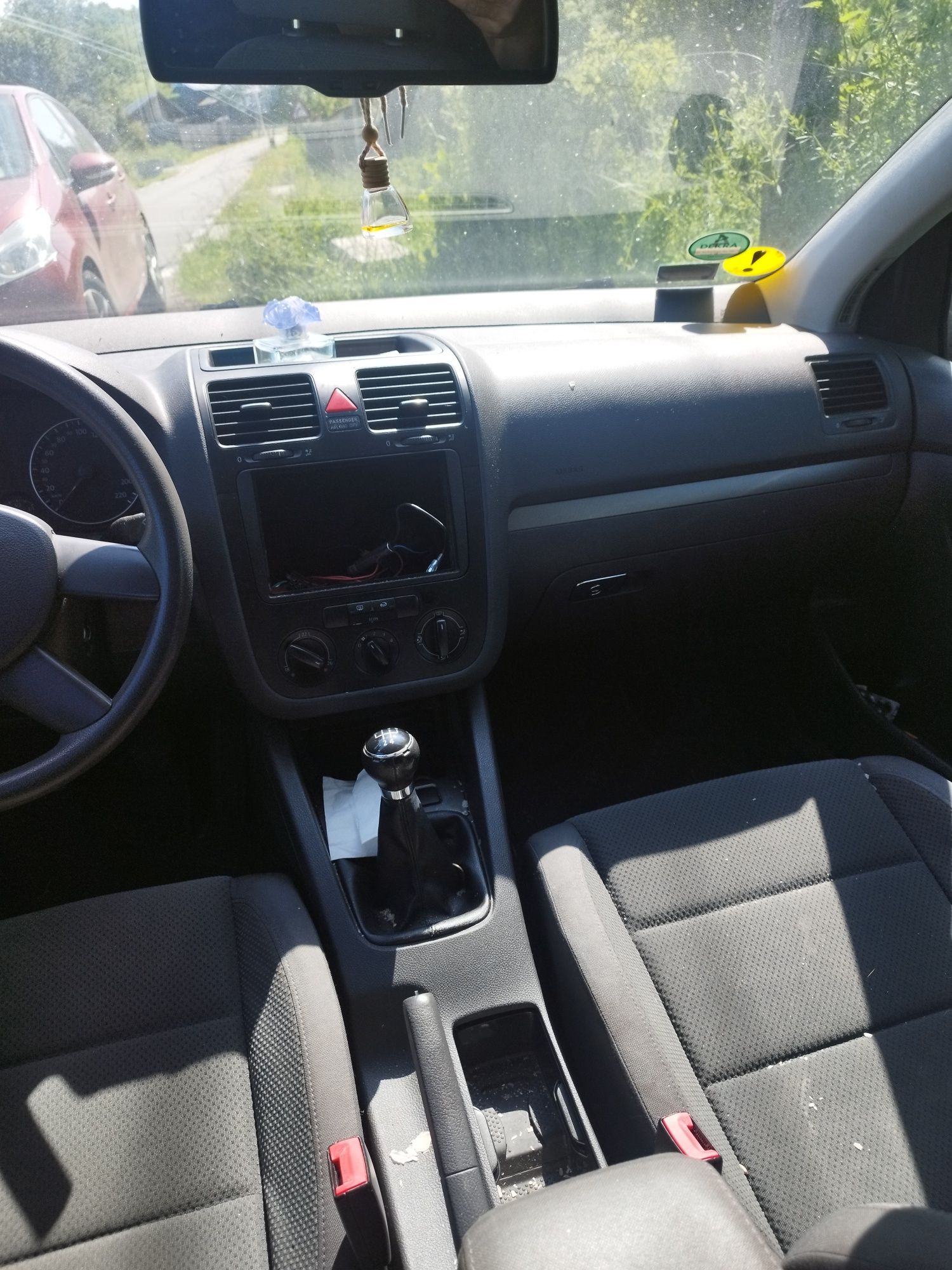 vind vw golf 5 ușor avariat 1,4 benzina