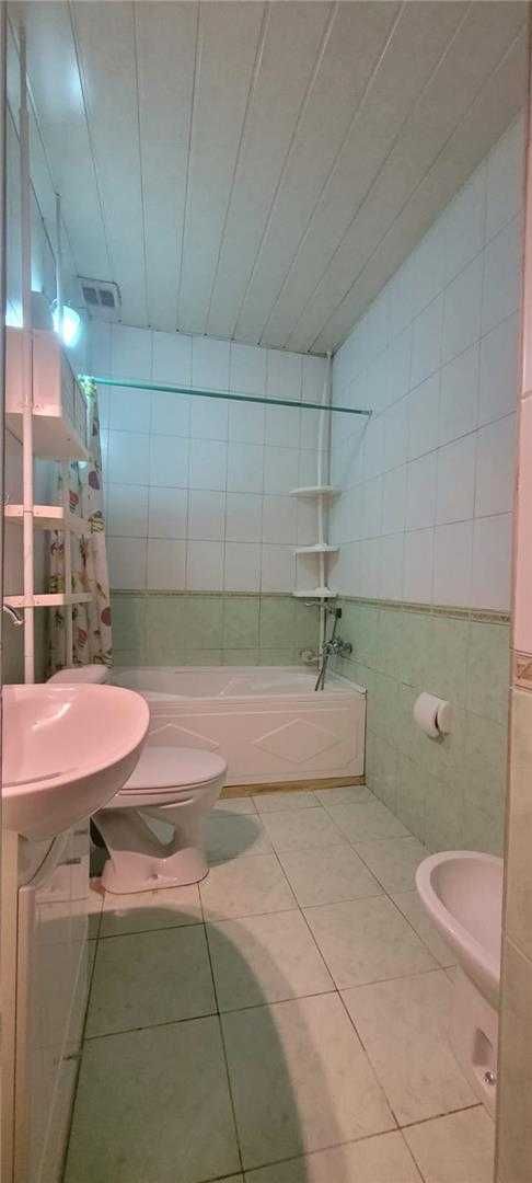 Продам 3 этажный особняк на 9а мкр .