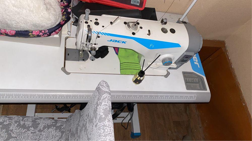 Швейная машина jack f5