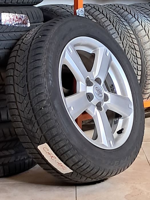 Продавам зимни гуми Pirelli 225 55 17 комлект с джанти 5х114,3
