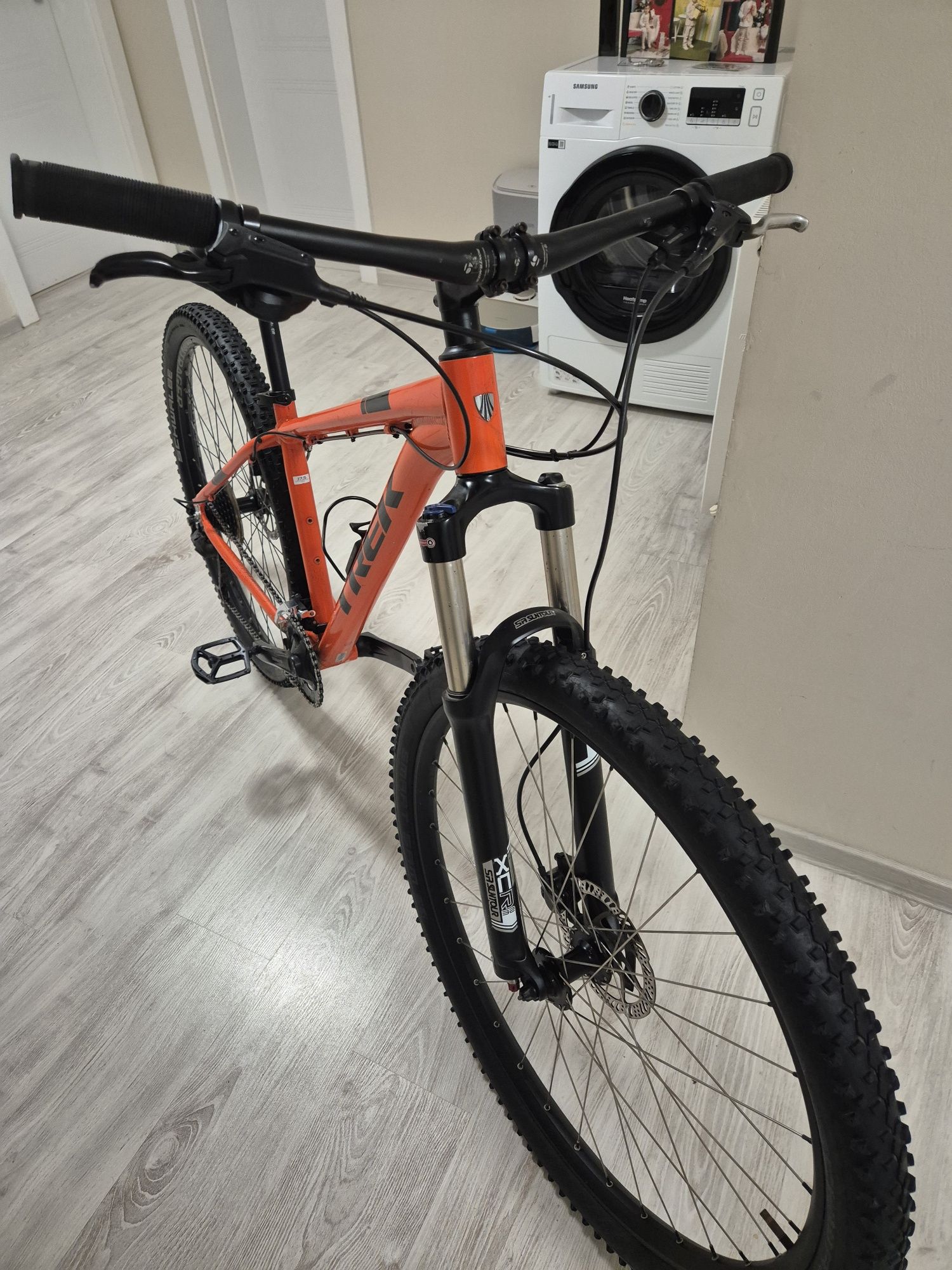 Bicicleta TREK Marlin6,roti 29,furca aer,frane hidraulice