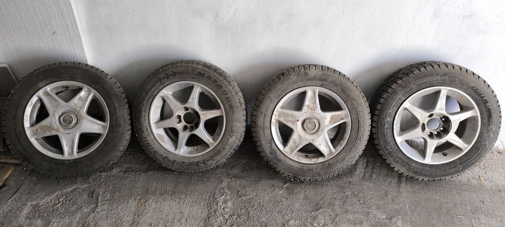 Продам диски r15 с зимней резиной 205/65/15.