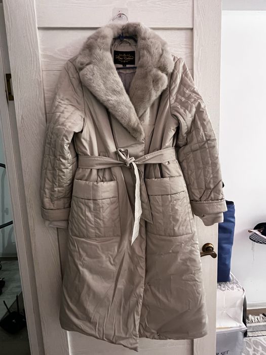 Верблюжий стегенка б/у отличном состояние воротник норка натур