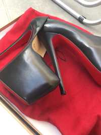 Pantofi Louboutine Daffodile