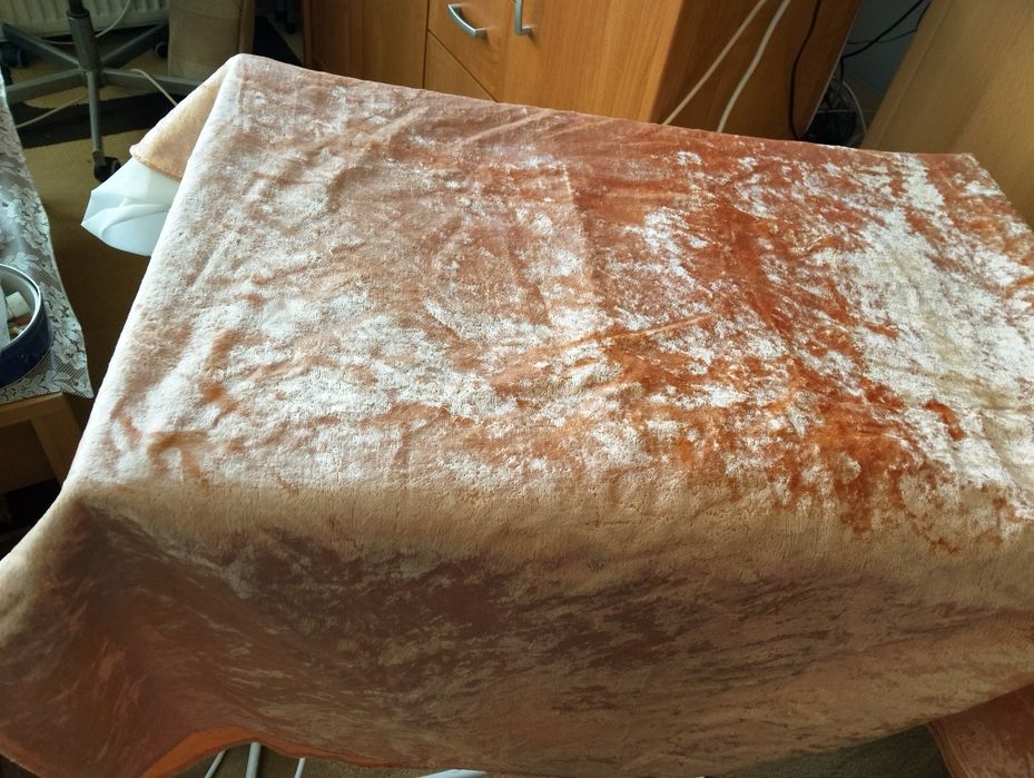 2 плюшени завеси , всяка вис. 2,20м/ шир.1.30 м