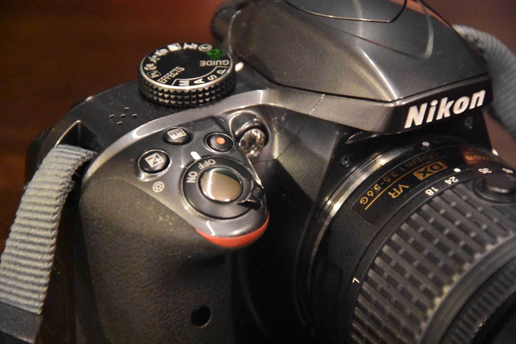 Продавам фотоапарат Nikon D3300 + обектив Nikkor 18-55