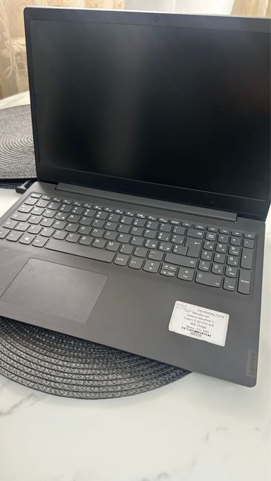 Ноутбук Lenovo.