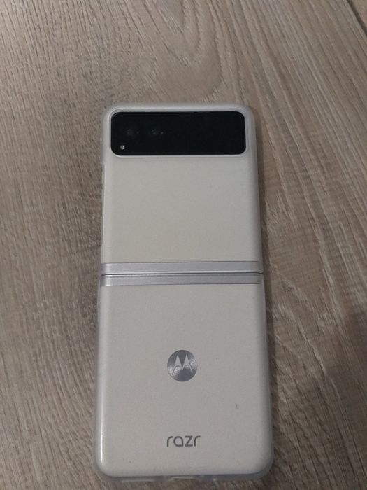 Смартфон Motorola Razr