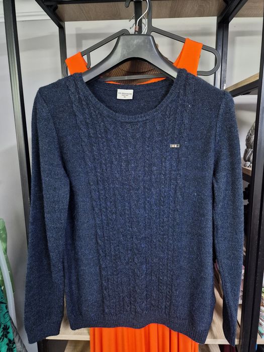 Продам женский свитер новый оригинал с этикетками