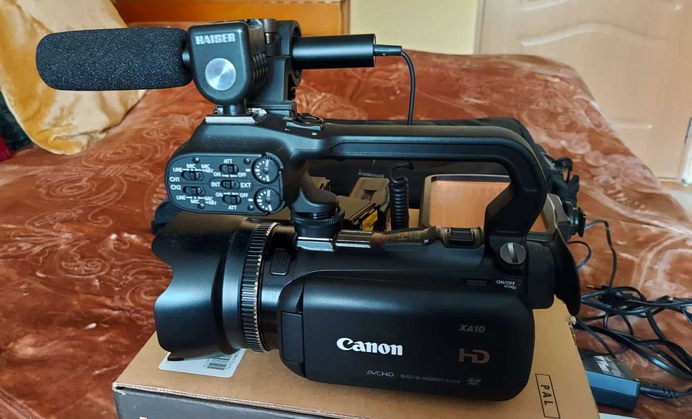 Video Camera semiprofesionala Canon XA10 in stare impecabila