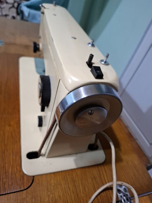 Masina de cusut Veronica an 1980