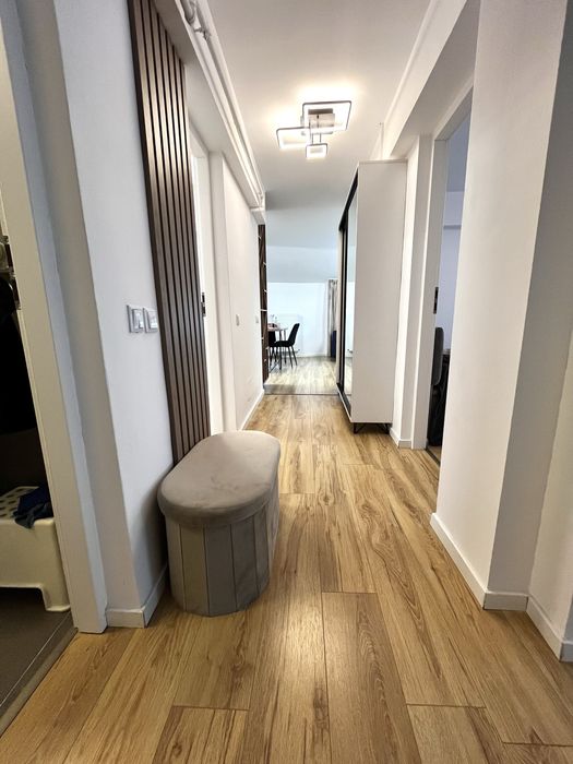 Mutare rapida apartament de vanzare 3 camere, pod, 4 locuri de parcare