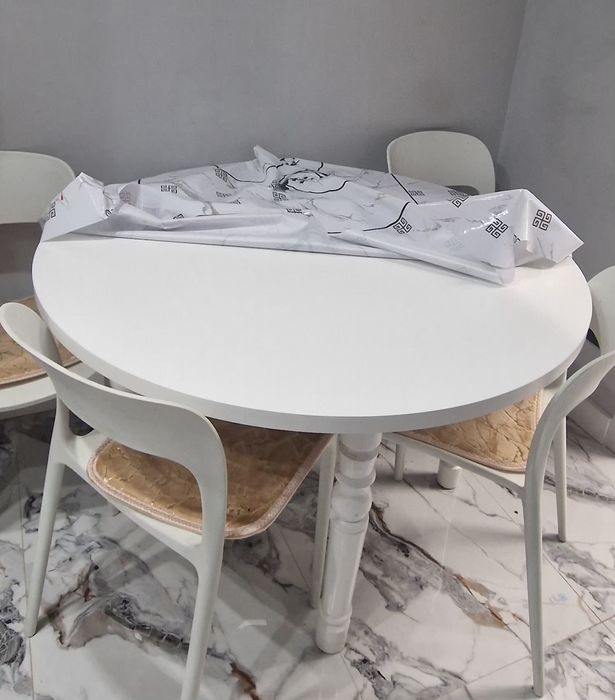 Столы 2 шт. 120×120, 148×90-оба за 15.000 тг