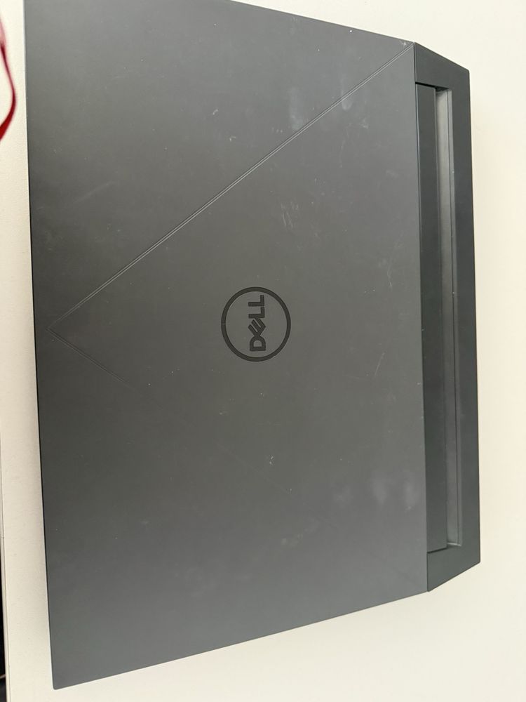 Лаптоп DELL с остатъчна гаранция