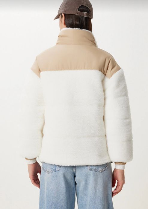 Дамско пухено яке бяло и бежово Ново