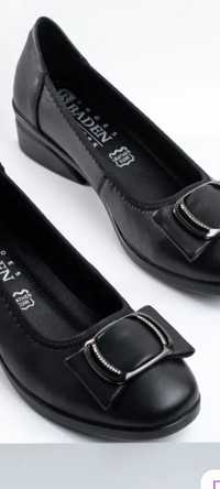 Продам женские новые туфли без каблука
