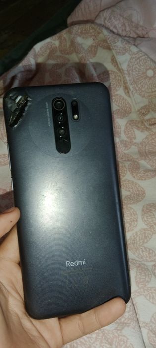 Redmi9 продаю трещен нету заднии часть немного обгорел В моторе камаза