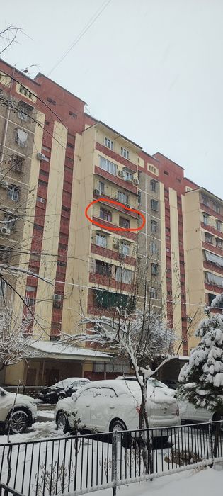 3 xonali kvartira sotiladi