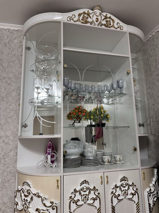 Продам шкаф витрина в хорошем состоянии