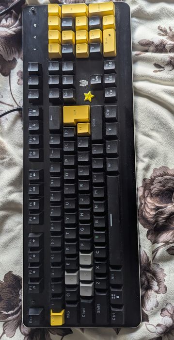 Tastatura cu leduri și cablu
