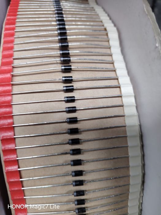 Diode By 133 .pe rolă sunt 5000 bucăți