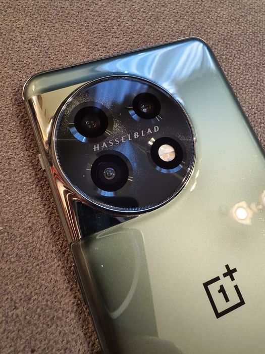 OnePlus 11 – 16GB RAM / 256GB ROM – Перфектно състояние