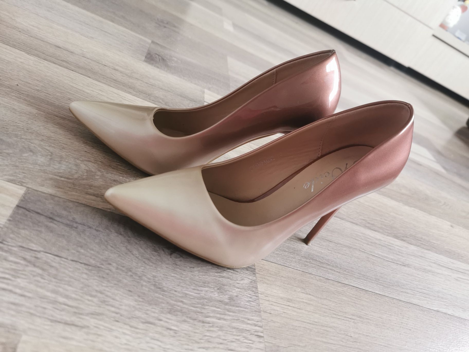Pantofi stiletto nr 35