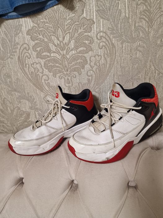 Adidasi jordan 42 purtati